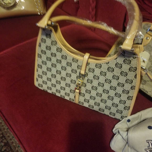 Handbags,shirts,gowns - Picture 4 of 8